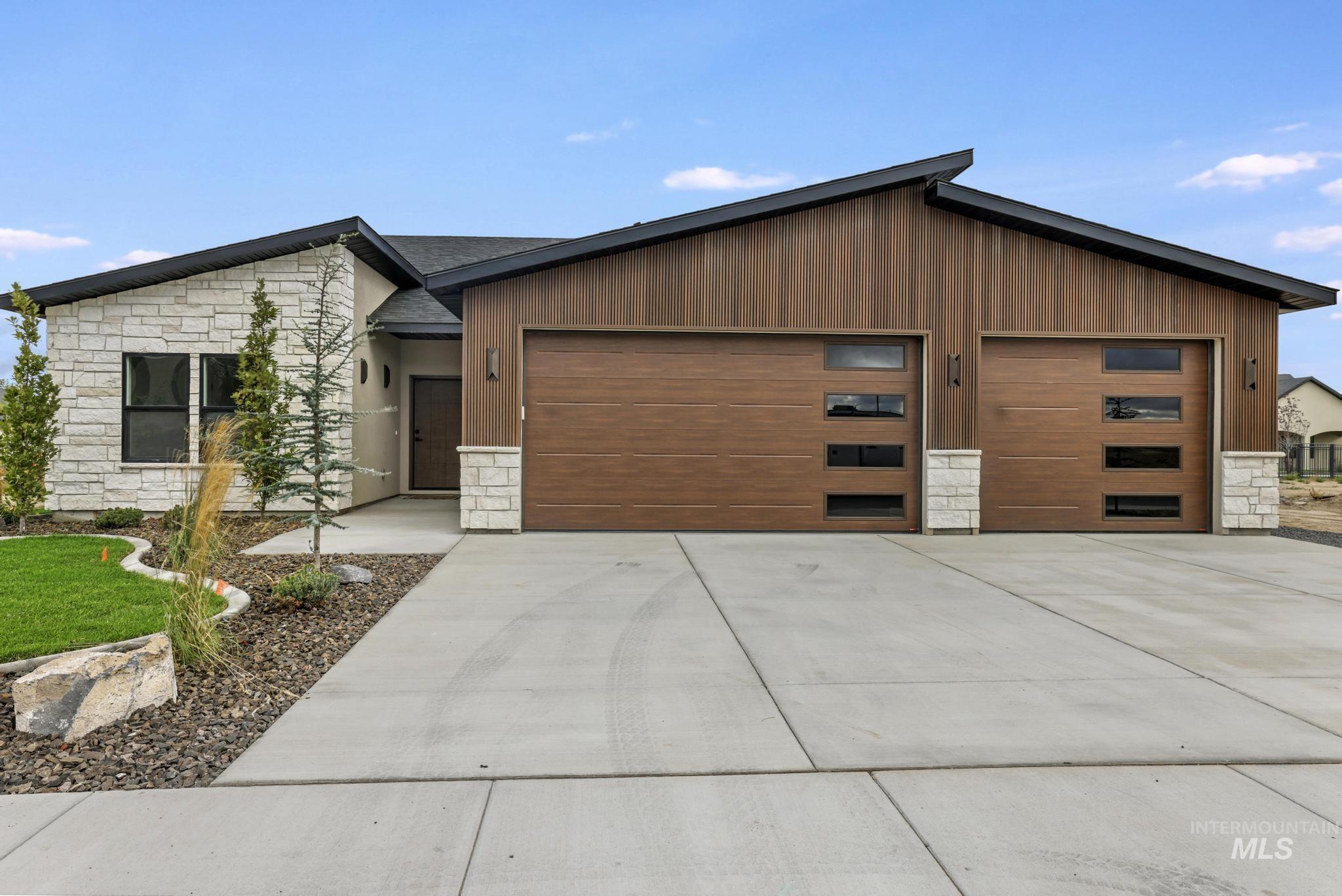 561 Canyon Mist Drive, Twin Falls, Idaho 83301, 3 Bedrooms, 2.5 Bathrooms, Residential For Sale, Price $655,000, 98980591