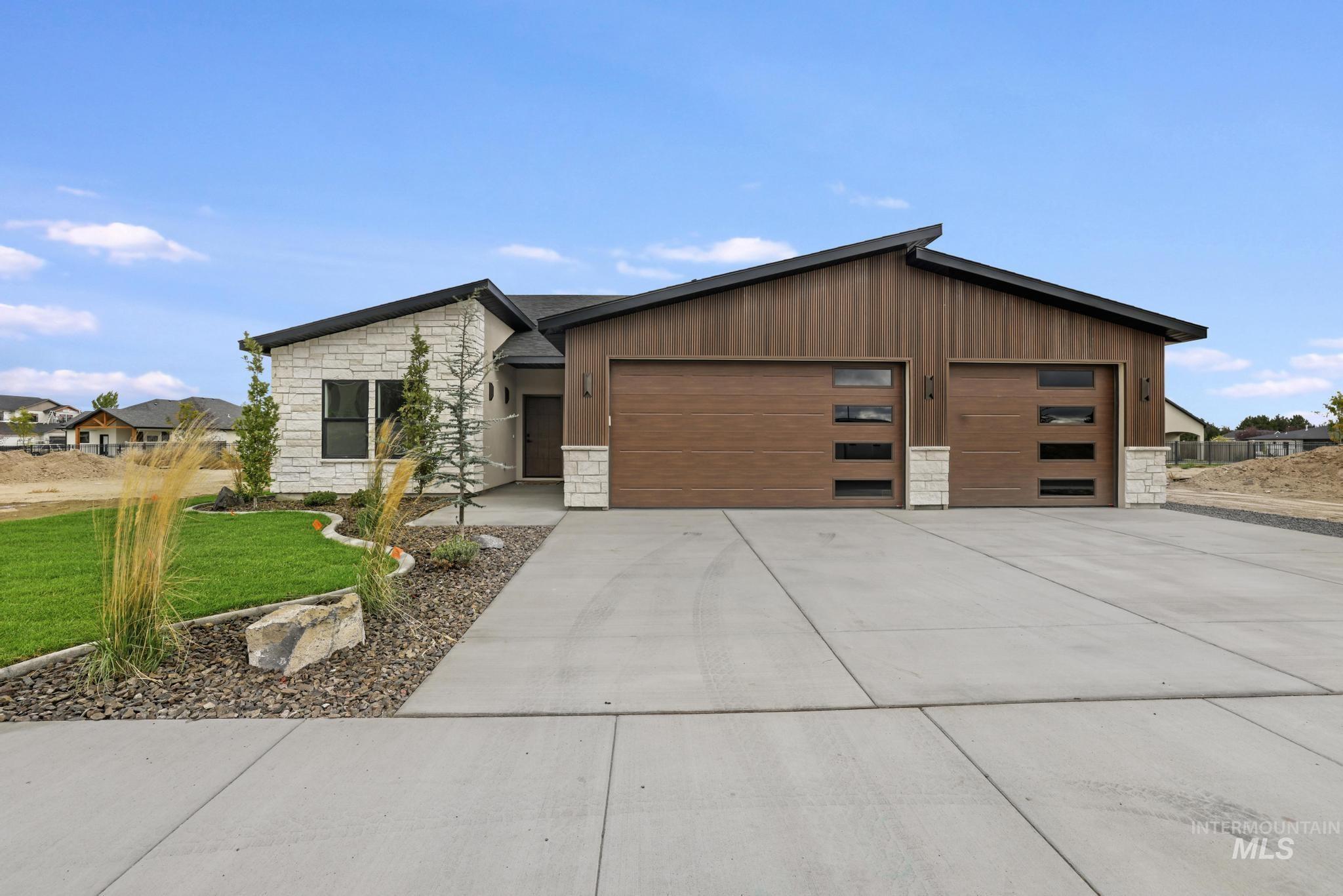 561 Canyon Mist Drive, Twin Falls, Idaho 83301, 3 Bedrooms, 2.5 Bathrooms, Residential For Sale, Price $655,000, 98980591