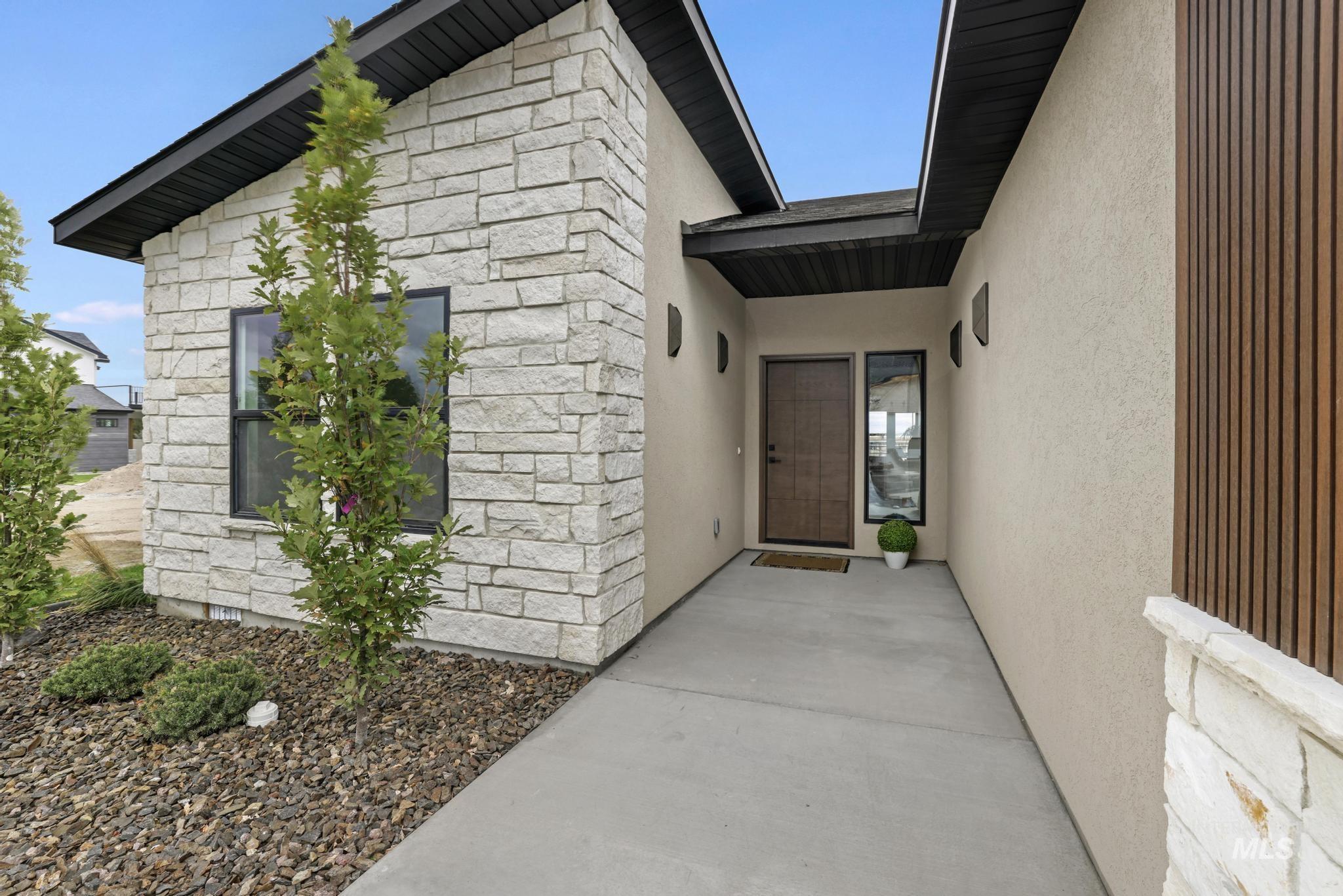561 Canyon Mist Dr., Twin Falls, Idaho 83301, 3 Bedrooms, 2.5 Bathrooms, Residential For Sale, Price $655,000,MLS 98980591