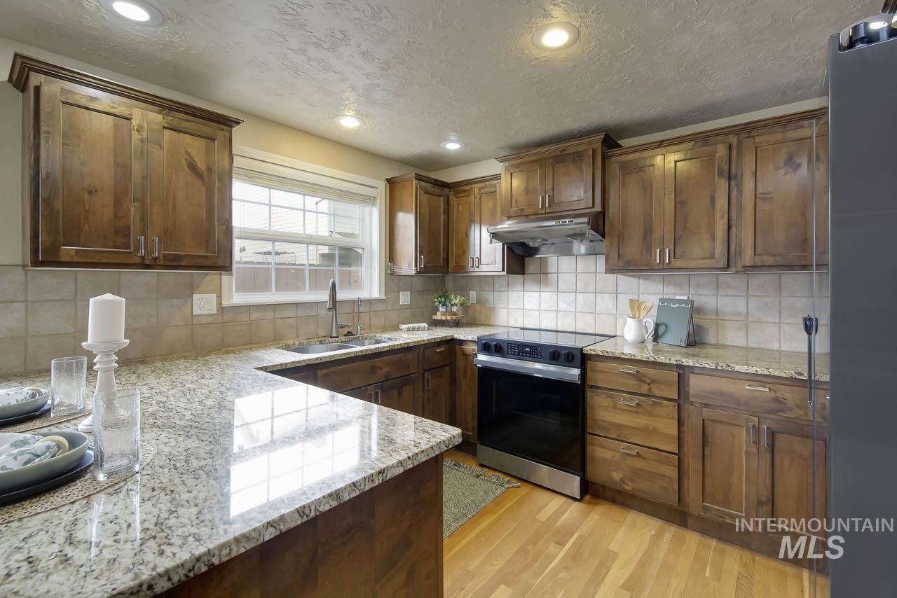 245 W Greensboro Ct, Boise, Idaho 83706, 5 Bedrooms, 2.5 Bathrooms, Residential For Sale, Price $618,000, 98980592