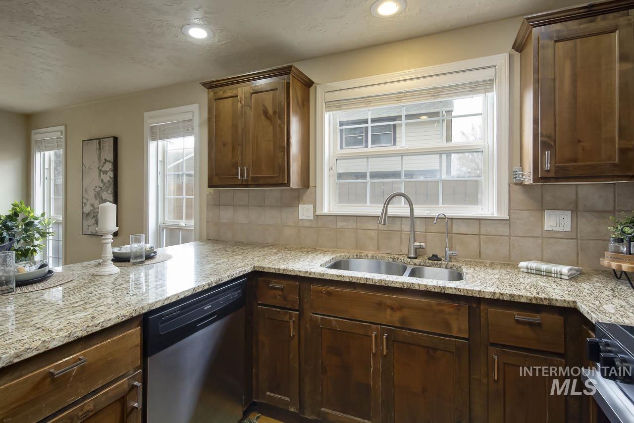 245 W Greensboro Ct, Boise, Idaho 83706, 5 Bedrooms, 2.5 Bathrooms, Residential For Sale, Price $618,000, 98980592