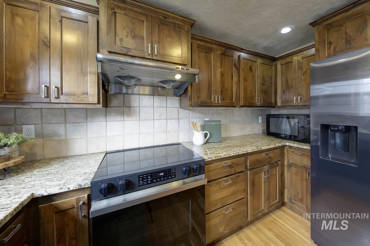 245 W Greensboro Ct, Boise, Idaho 83706, 5 Bedrooms, 2.5 Bathrooms, Residential For Sale, Price $618,000, 98980592