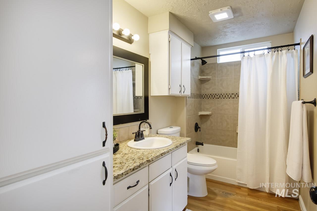 245 W Greensboro Ct, Boise, Idaho 83706, 5 Bedrooms, 2.5 Bathrooms, Residential For Sale, Price $618,000, 98980592