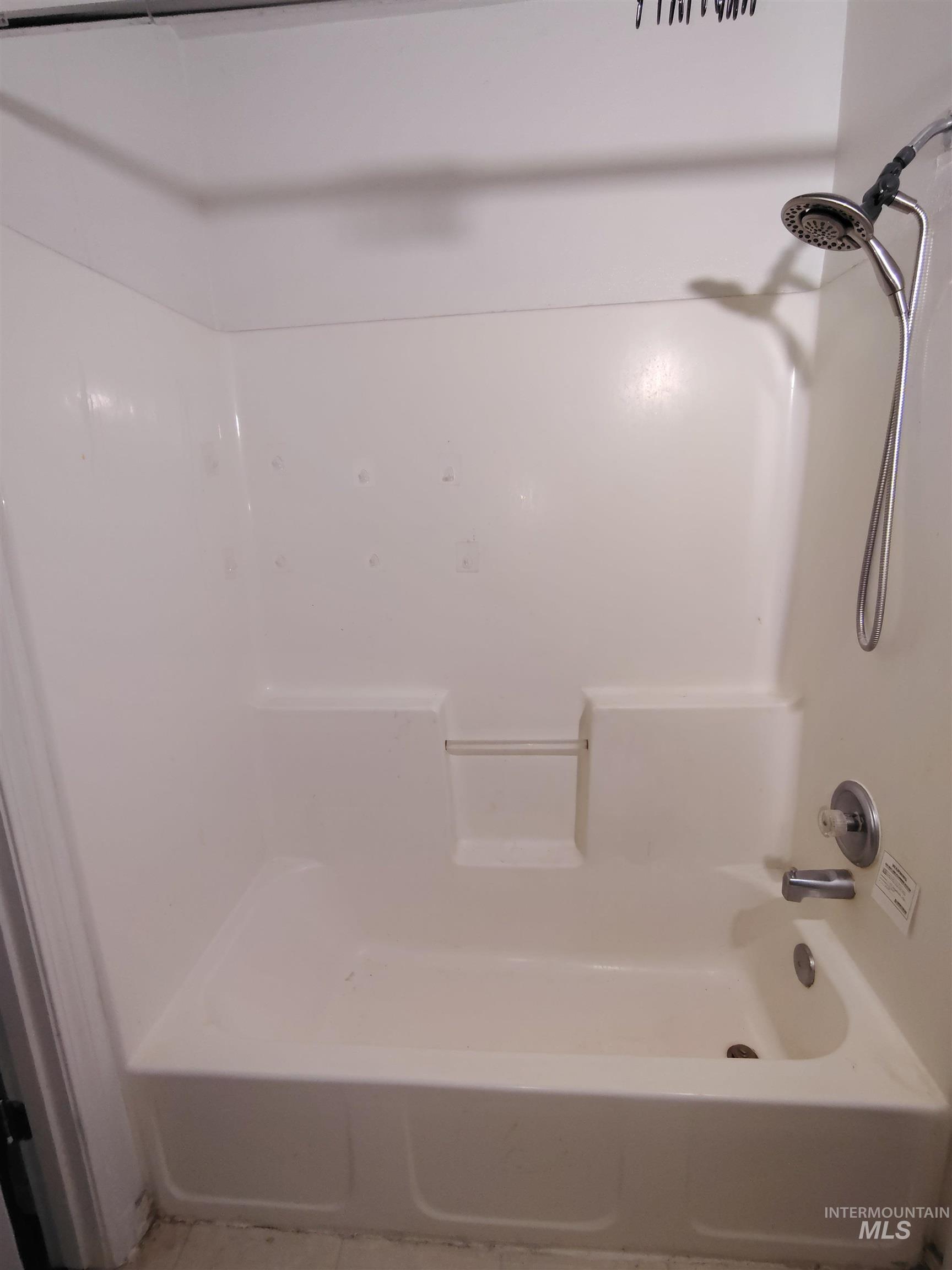 175 Sagebrush Ave, Mountain Home, Idaho 83647-4210, 3 Bedrooms, 1.5 Bathrooms, Residential For Sale, Price $235,000,MLS 98980595