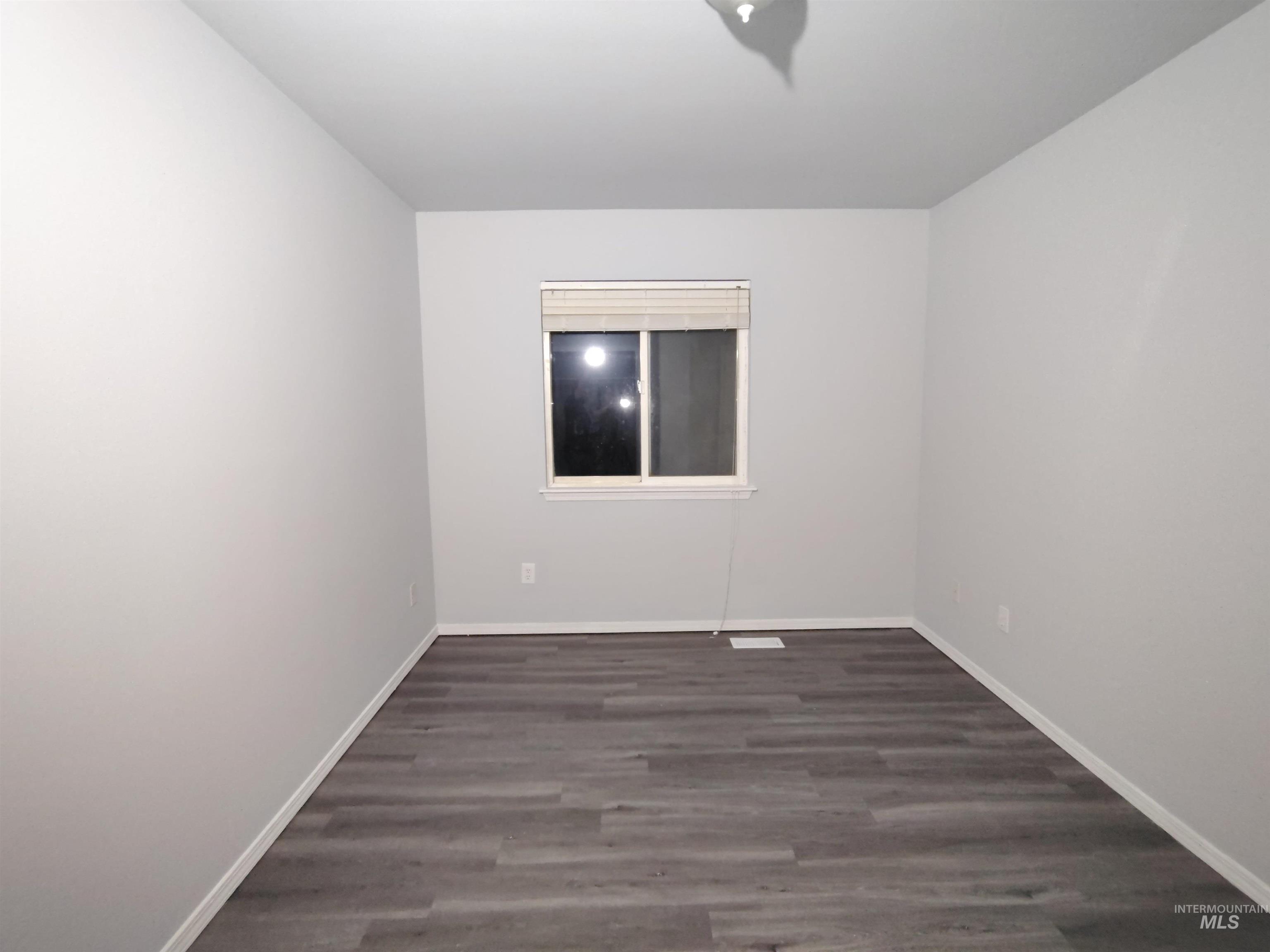 175 Sagebrush Ave, Mountain Home, Idaho 83647-4210, 3 Bedrooms, 1.5 Bathrooms, Residential For Sale, Price $235,000,MLS 98980595