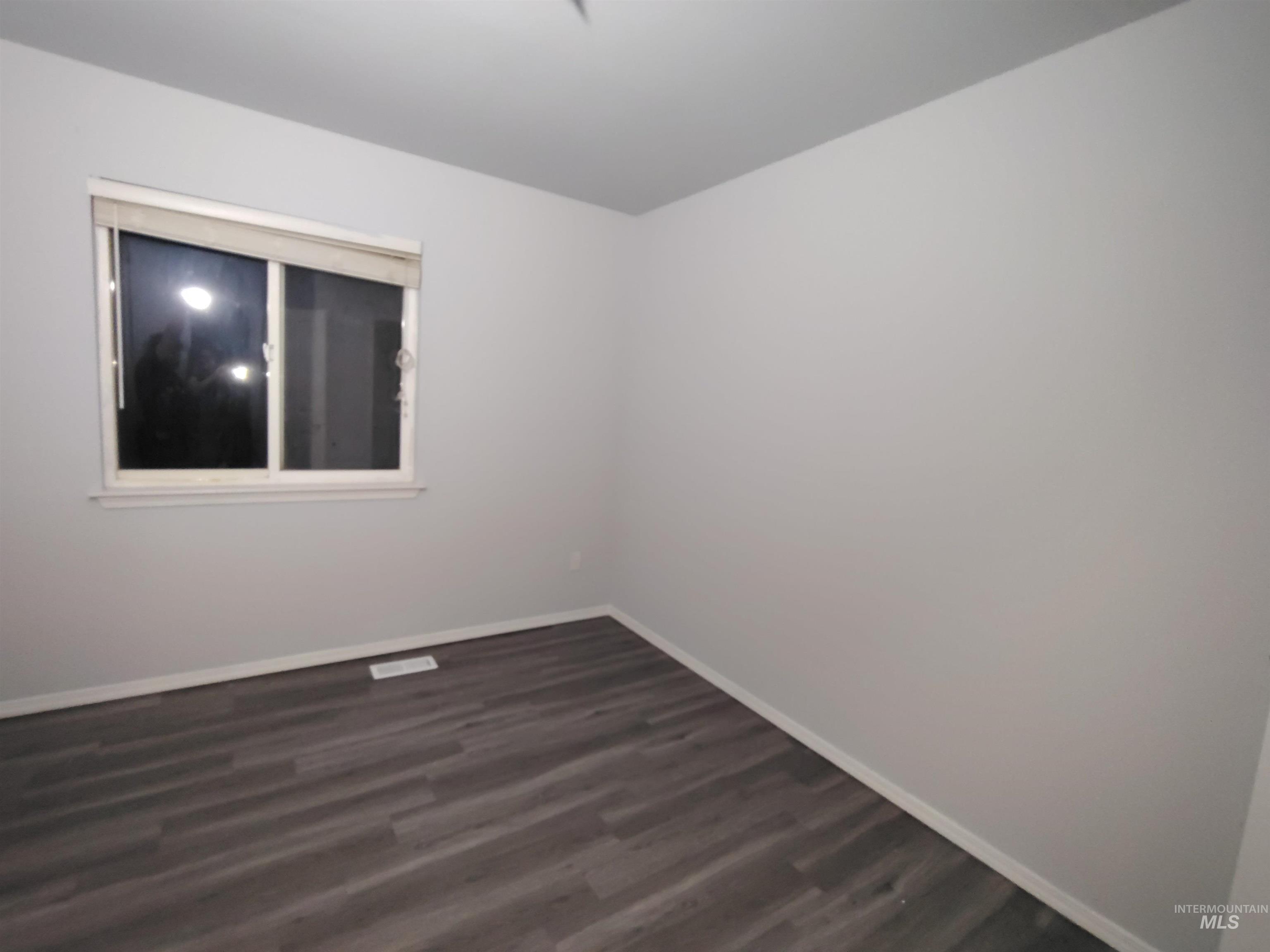 175 Sagebrush Ave, Mountain Home, Idaho 83647-4210, 3 Bedrooms, 1.5 Bathrooms, Residential For Sale, Price $235,000,MLS 98980595