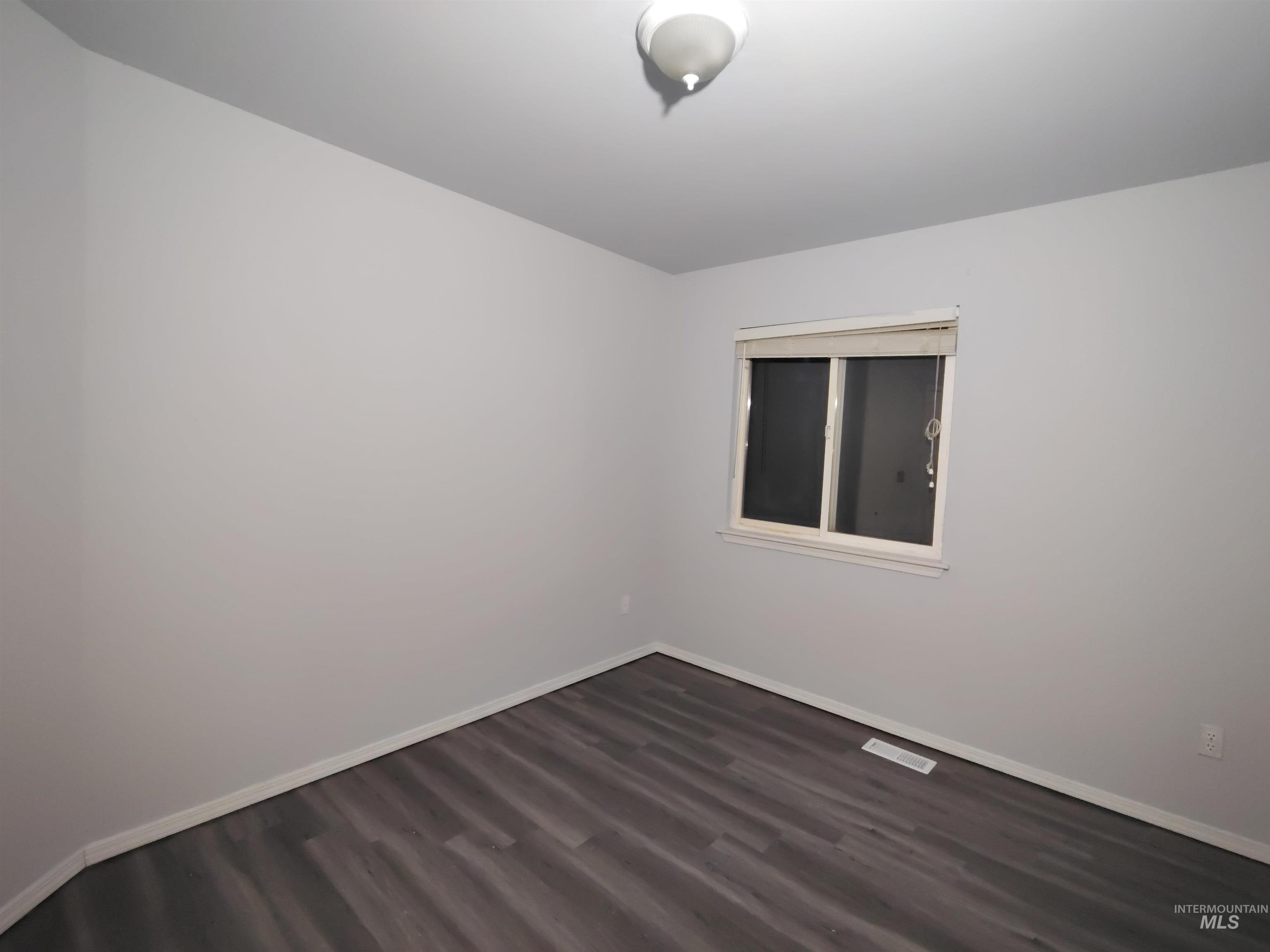 175 Sagebrush Ave, Mountain Home, Idaho 83647-4210, 3 Bedrooms, 1.5 Bathrooms, Residential For Sale, Price $235,000,MLS 98980595