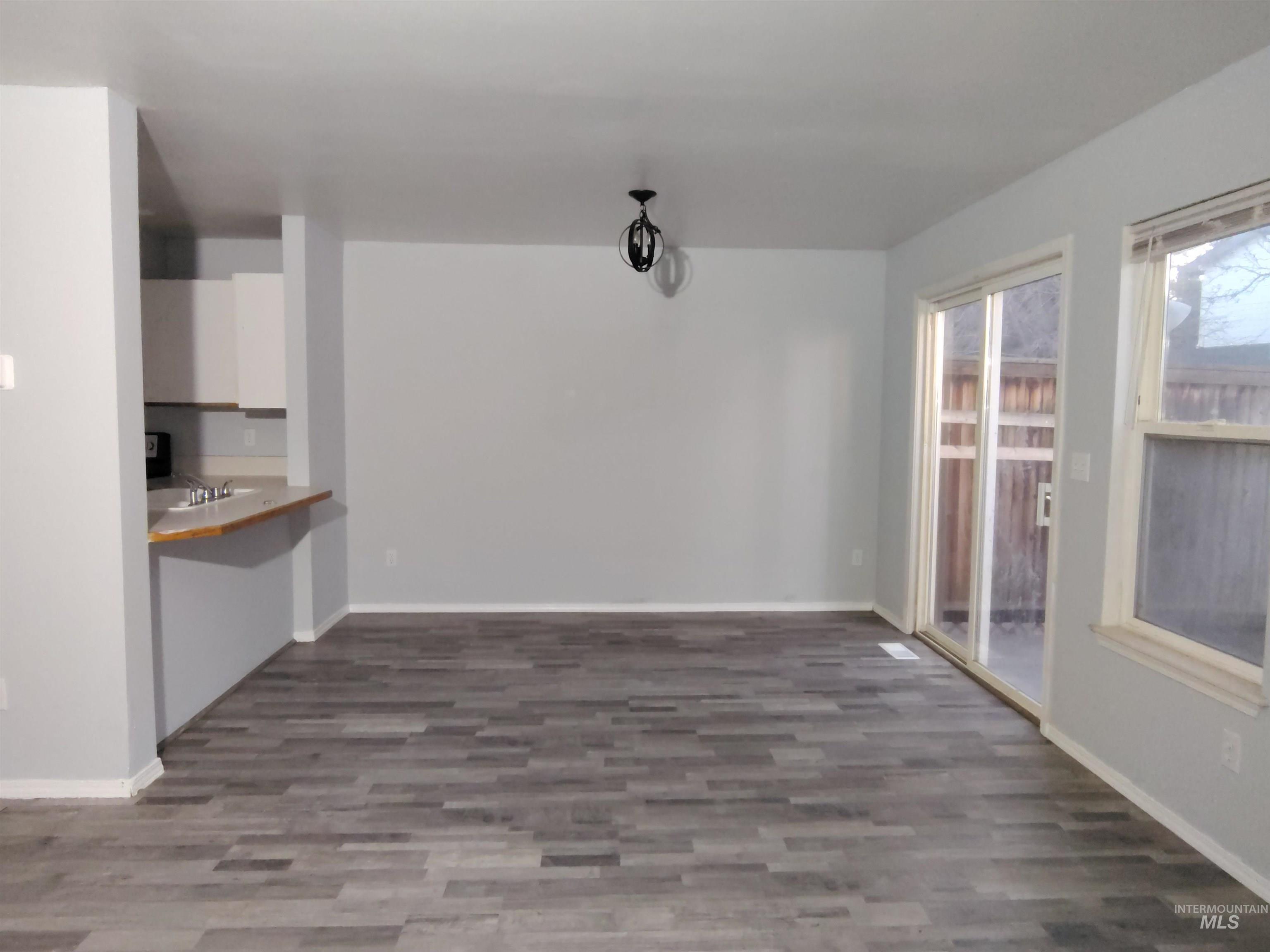 175 Sagebrush Ave, Mountain Home, Idaho 83647-4210, 3 Bedrooms, 1.5 Bathrooms, Residential For Sale, Price $235,000,MLS 98980595