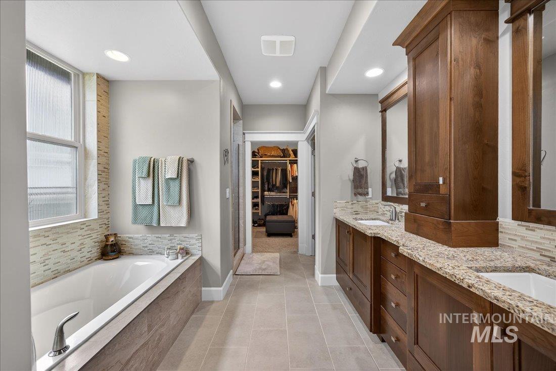 3552 W Star Hollow Dr, Meridian, Idaho 83646, 3 Bedrooms, 3 Bathrooms, Residential For Sale, Price $979,000,MLS 98980596