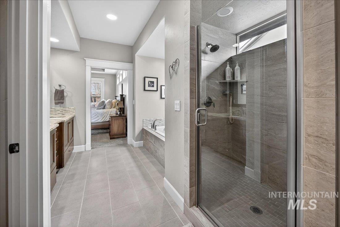 3552 W Star Hollow Dr, Meridian, Idaho 83646, 3 Bedrooms, 3 Bathrooms, Residential For Sale, Price $979,000,MLS 98980596