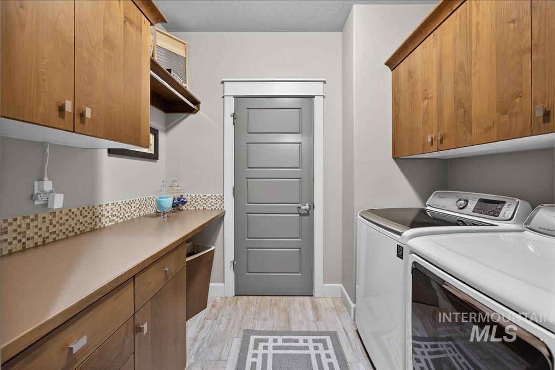 3552 W Star Hollow Dr, Meridian, Idaho 83646, 3 Bedrooms, 3 Bathrooms, Residential For Sale, Price $979,000,MLS 98980596