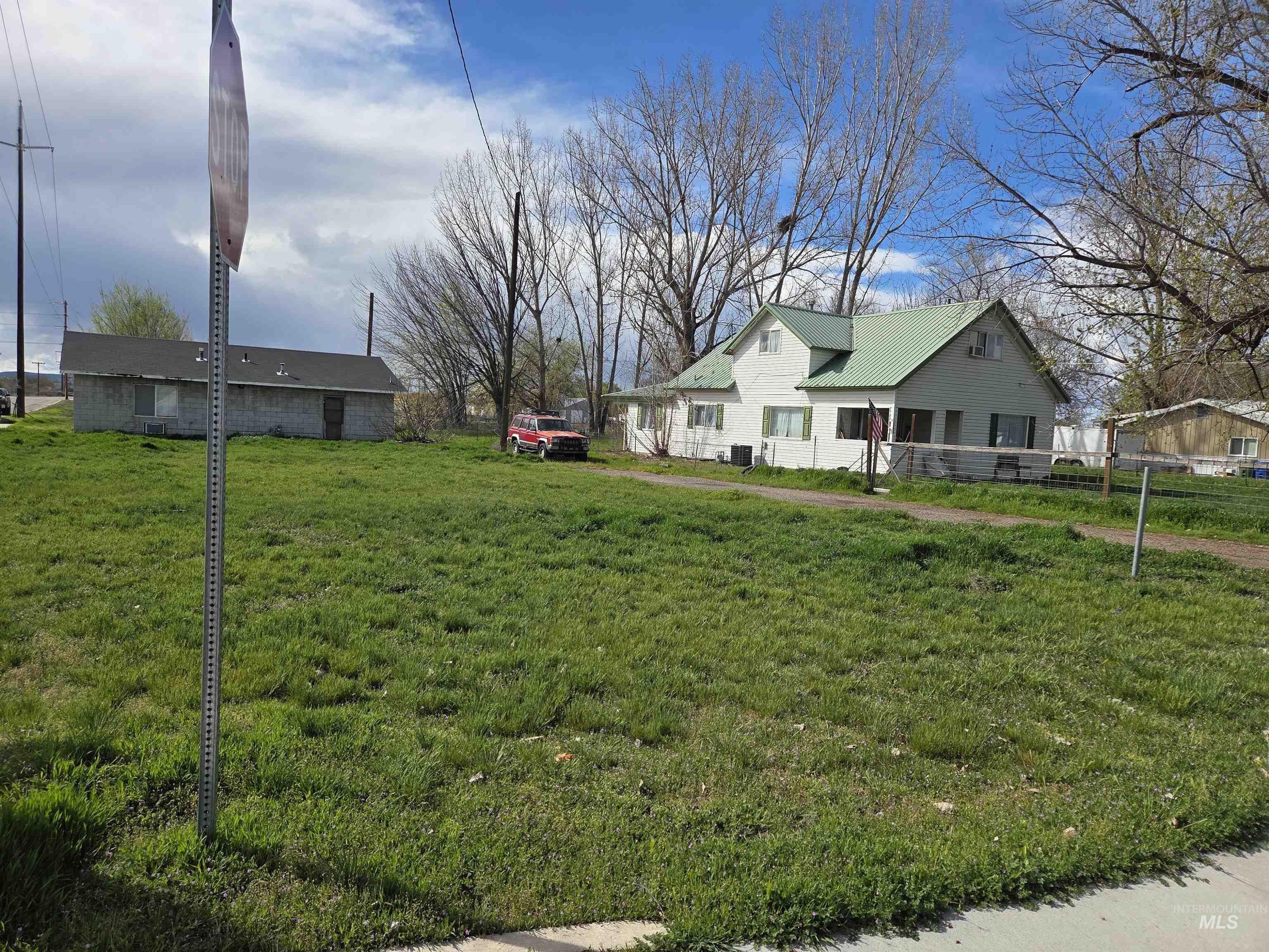 1242 S 12th Street, Payette, Idaho 83661-3385, 4 Bedrooms, 2 Bathrooms, Residential For Sale, Price $350,000,MLS 98980597