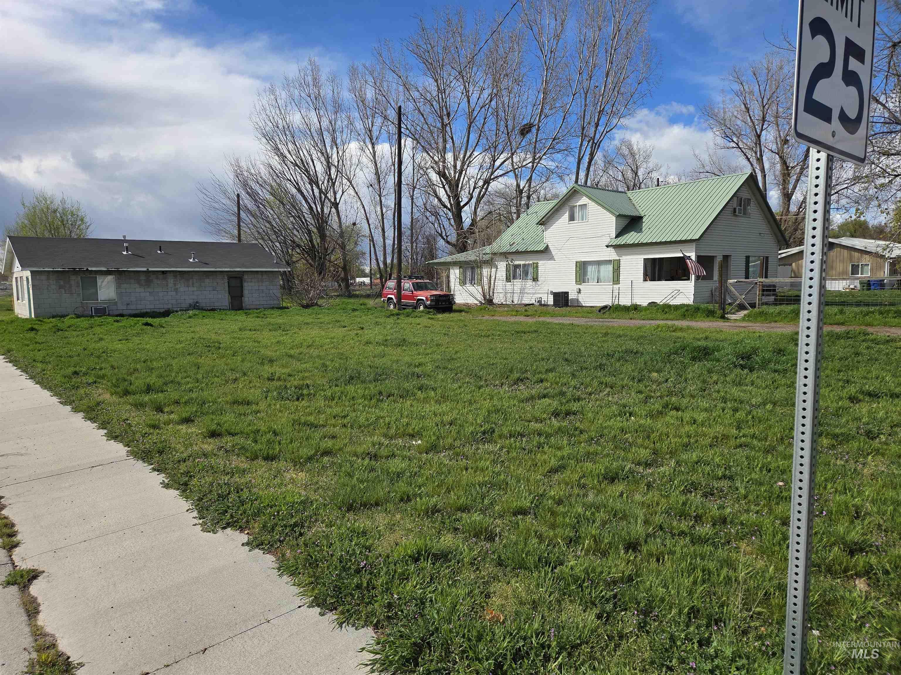 1242 S 12th Street, Payette, Idaho 83661-3385, 4 Bedrooms, 2 Bathrooms, Residential For Sale, Price $350,000,MLS 98980597