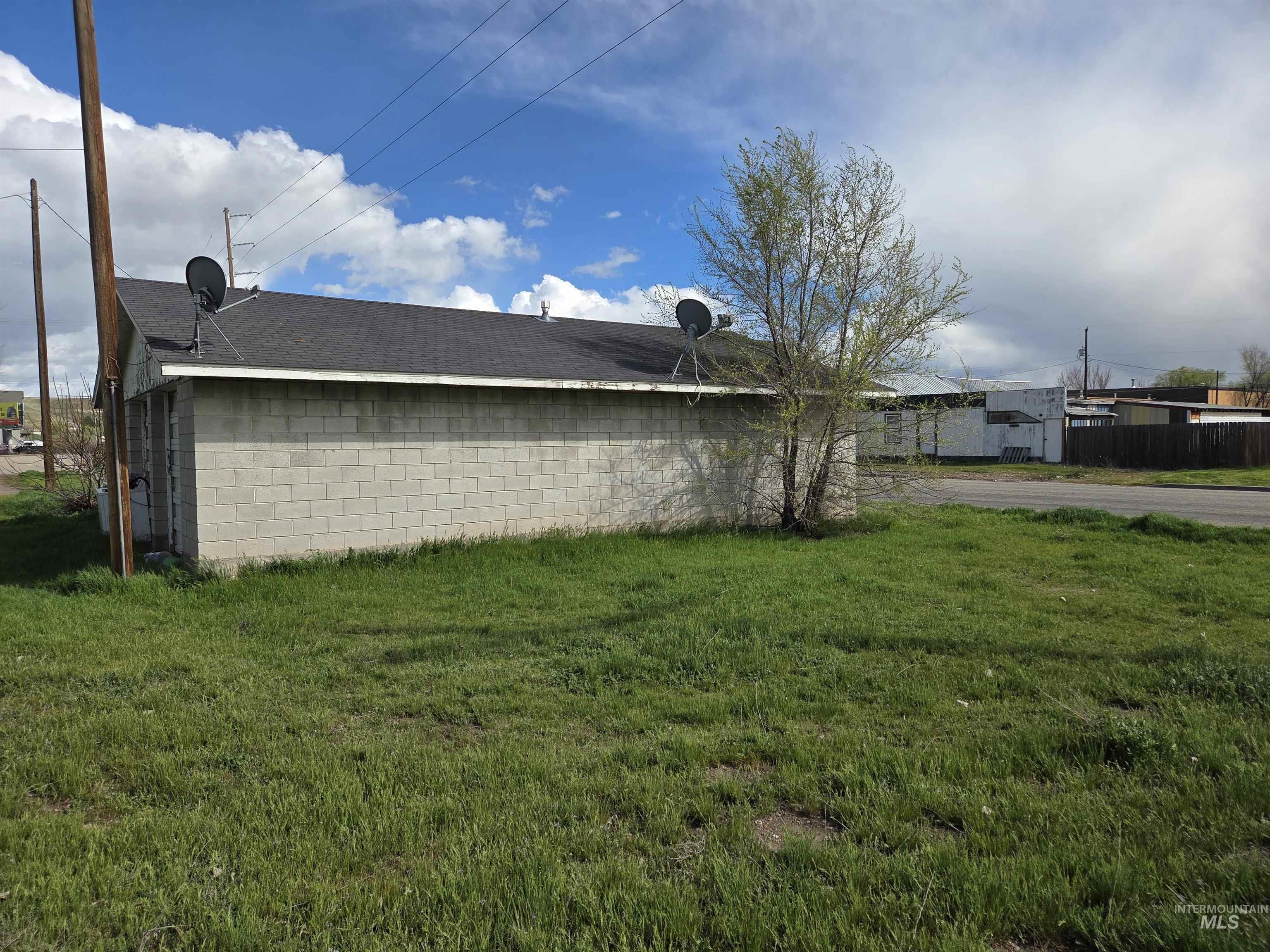 1242 S 12th Street, Payette, Idaho 83661-3385, 4 Bedrooms, 2 Bathrooms, Residential For Sale, Price $350,000,MLS 98980597