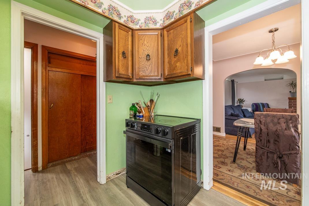 119 S Holly Street, Nampa, Idaho 83686, 3 Bedrooms, 1 Bathroom, Residential Income For Sale, Price $435,000,MLS 98980599