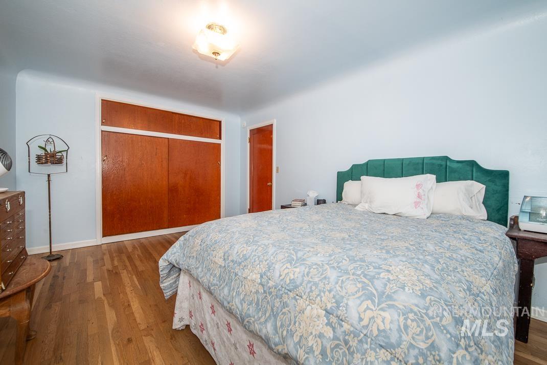 119 S Holly Street, Nampa, Idaho 83686, 3 Bedrooms, 1 Bathroom, Residential Income For Sale, Price $435,000,MLS 98980599