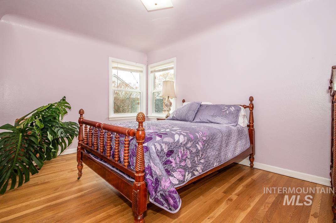 119 S Holly Street, Nampa, Idaho 83686, 3 Bedrooms, 1 Bathroom, Residential Income For Sale, Price $435,000,MLS 98980599