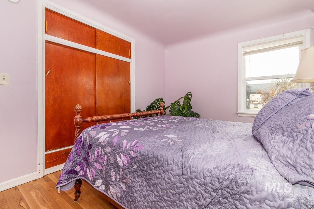 119 S Holly Street, Nampa, Idaho 83686, 3 Bedrooms, 1 Bathroom, Residential Income For Sale, Price $435,000,MLS 98980599