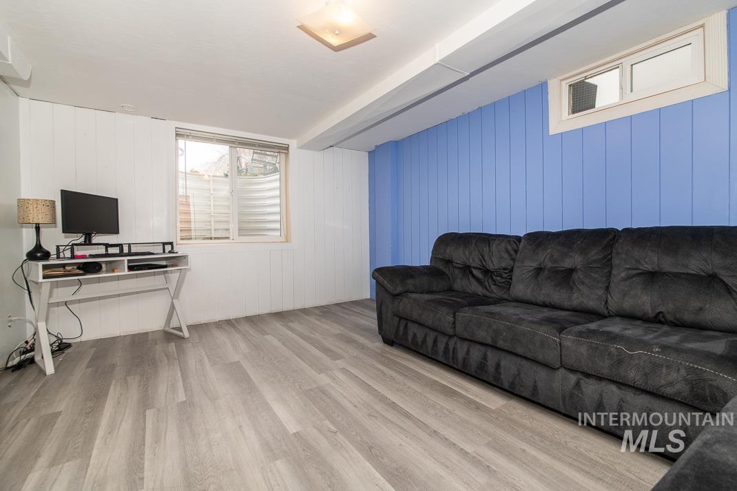 119 S Holly Street, Nampa, Idaho 83686, 3 Bedrooms, 1 Bathroom, Residential Income For Sale, Price $435,000,MLS 98980599