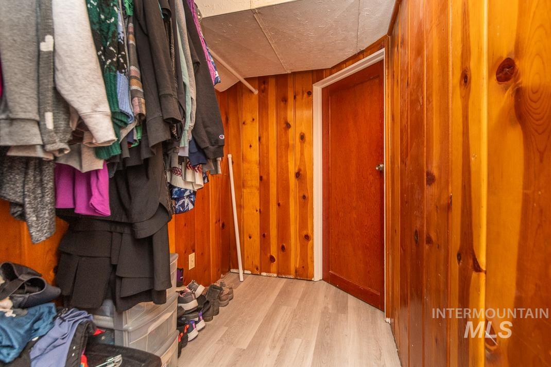 119 S Holly Street, Nampa, Idaho 83686, 3 Bedrooms, 1 Bathroom, Residential Income For Sale, Price $435,000,MLS 98980599