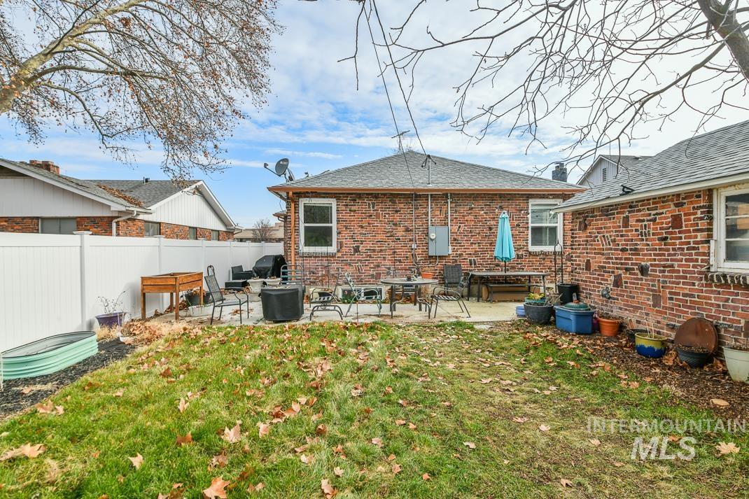 119 S Holly Street, Nampa, Idaho 83686, 3 Bedrooms, 1 Bathroom, Residential Income For Sale, Price $400,000,MLS 98980599