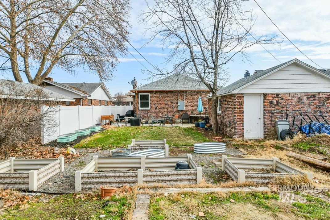 119 S Holly Street, Nampa, Idaho 83686, 3 Bedrooms, 1 Bathroom, Residential Income For Sale, Price $400,000,MLS 98980599