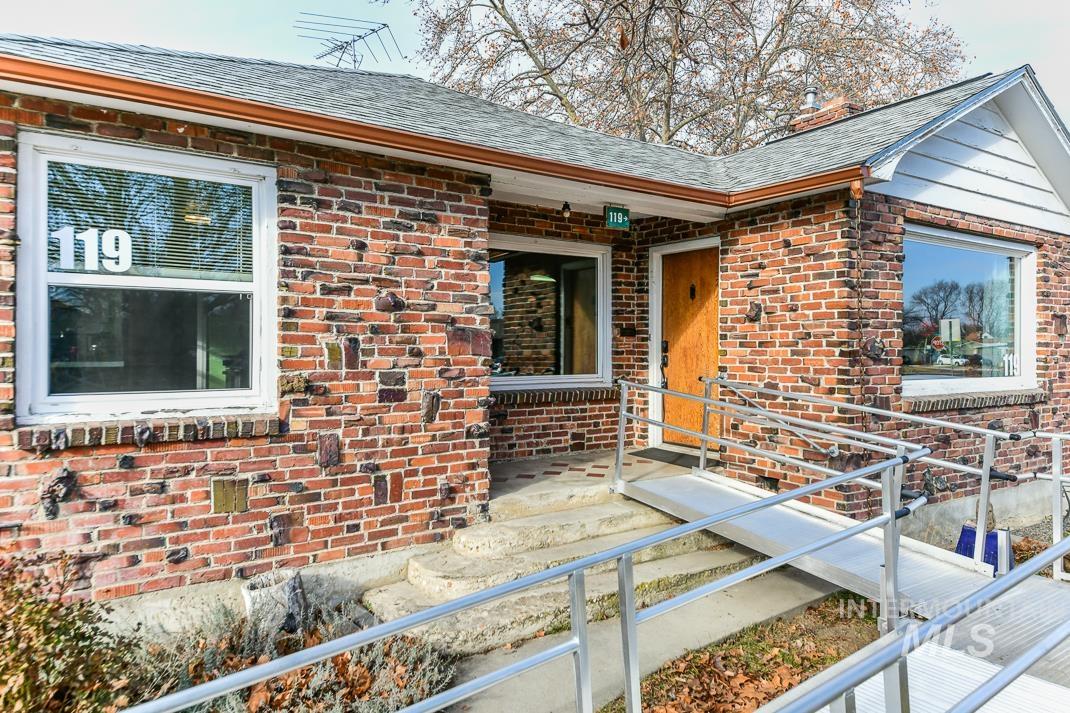 119 S Holly Street, Nampa, Idaho 83686, 3 Bedrooms, 1 Bathroom, Residential Income For Sale, Price $435,000,MLS 98980599