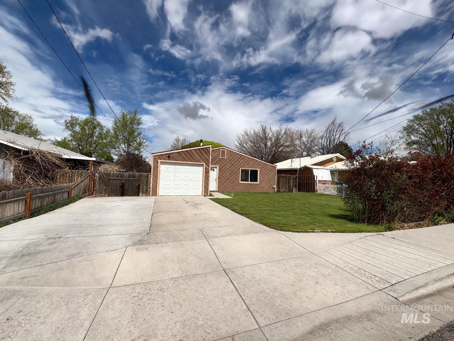 214 W 8th Avenue, Jerome, Idaho 83301, 3 Bedrooms, 1 Bathroom, Residential For Sale, Price $260,000, 98980601