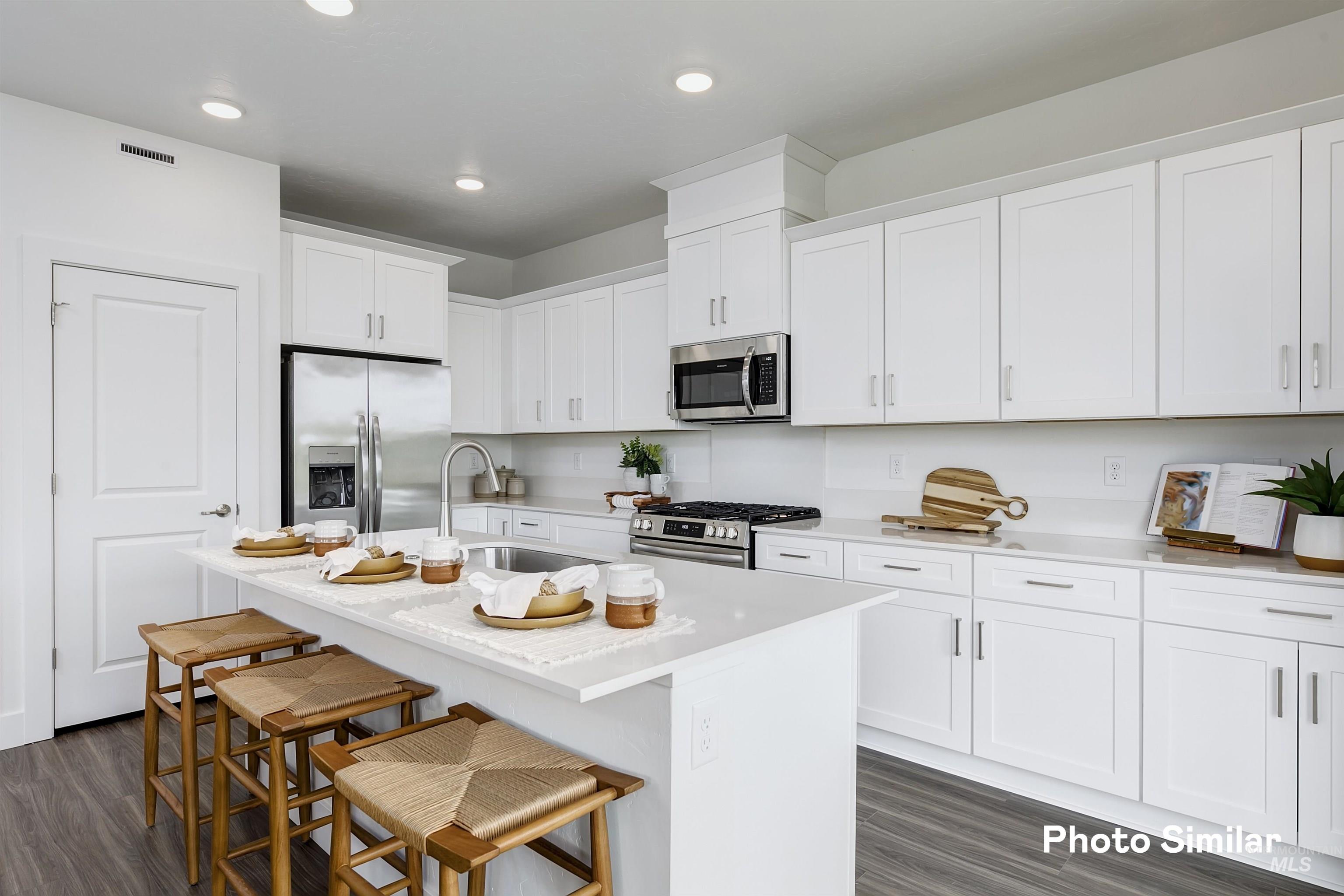 1725 N Big Star Ave, Eagle, Idaho 83616, 3 Bedrooms, 2.5 Bathrooms, Residential For Sale, Price $414,900, 98980602