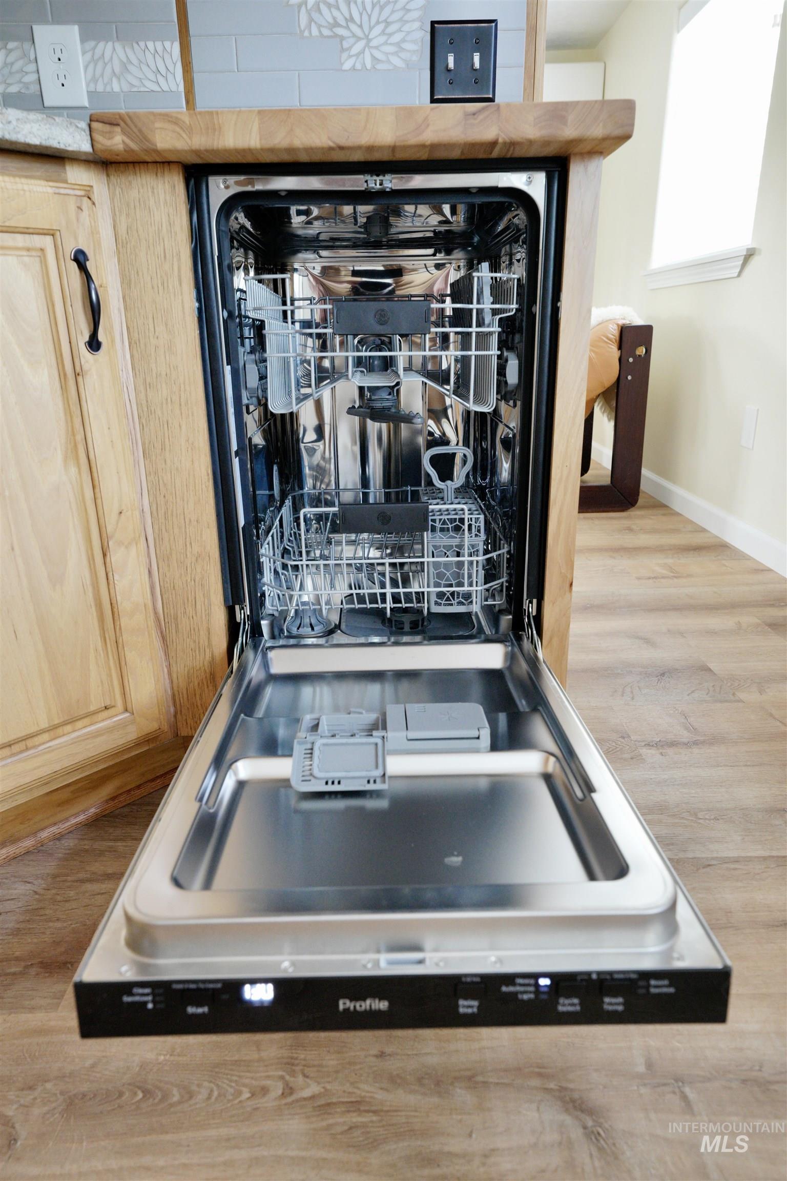 115 Locust St, Horseshoe Bend, Idaho 83629, 1 Bedroom, 1 Bathroom, Residential For Sale, Price $249,000,MLS 98980604