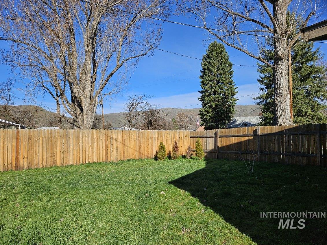 115 Locust St, Horseshoe Bend, Idaho 83629, 1 Bedroom, 1 Bathroom, Residential For Sale, Price $249,000,MLS 98980604