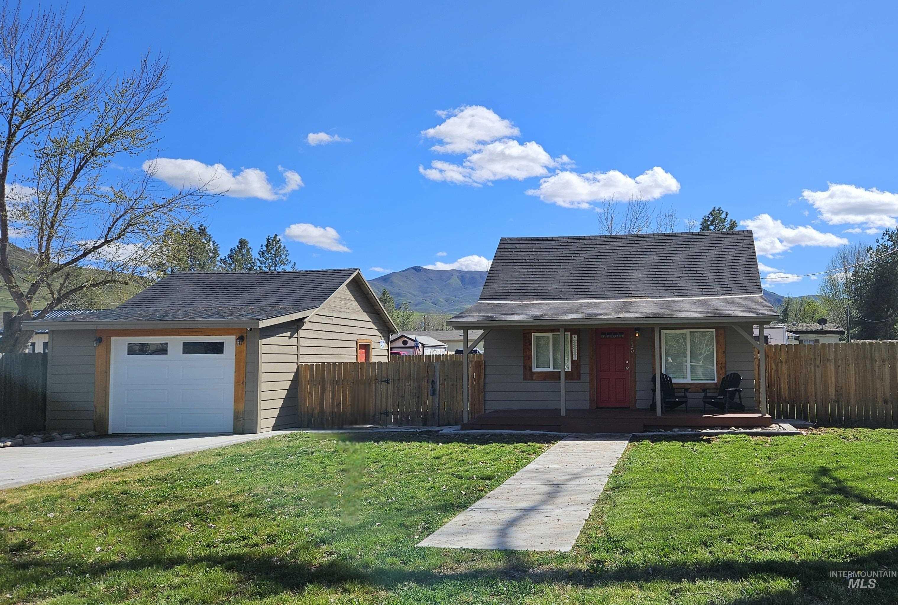 115 Locust St, Horseshoe Bend, Idaho 83629, 1 Bedroom, 1 Bathroom, Residential For Sale, Price $249,000,MLS 98980604