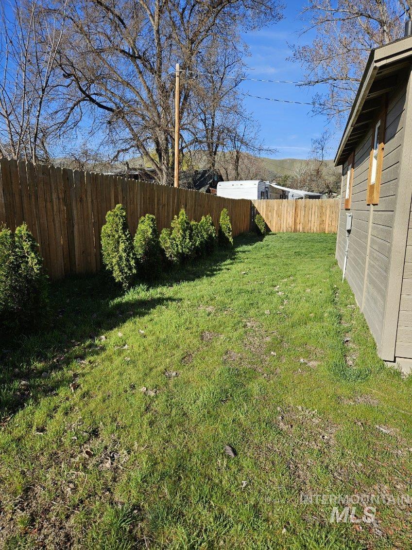 115 Locust St, Horseshoe Bend, Idaho 83629, 1 Bedroom, 1 Bathroom, Residential For Sale, Price $249,000,MLS 98980604