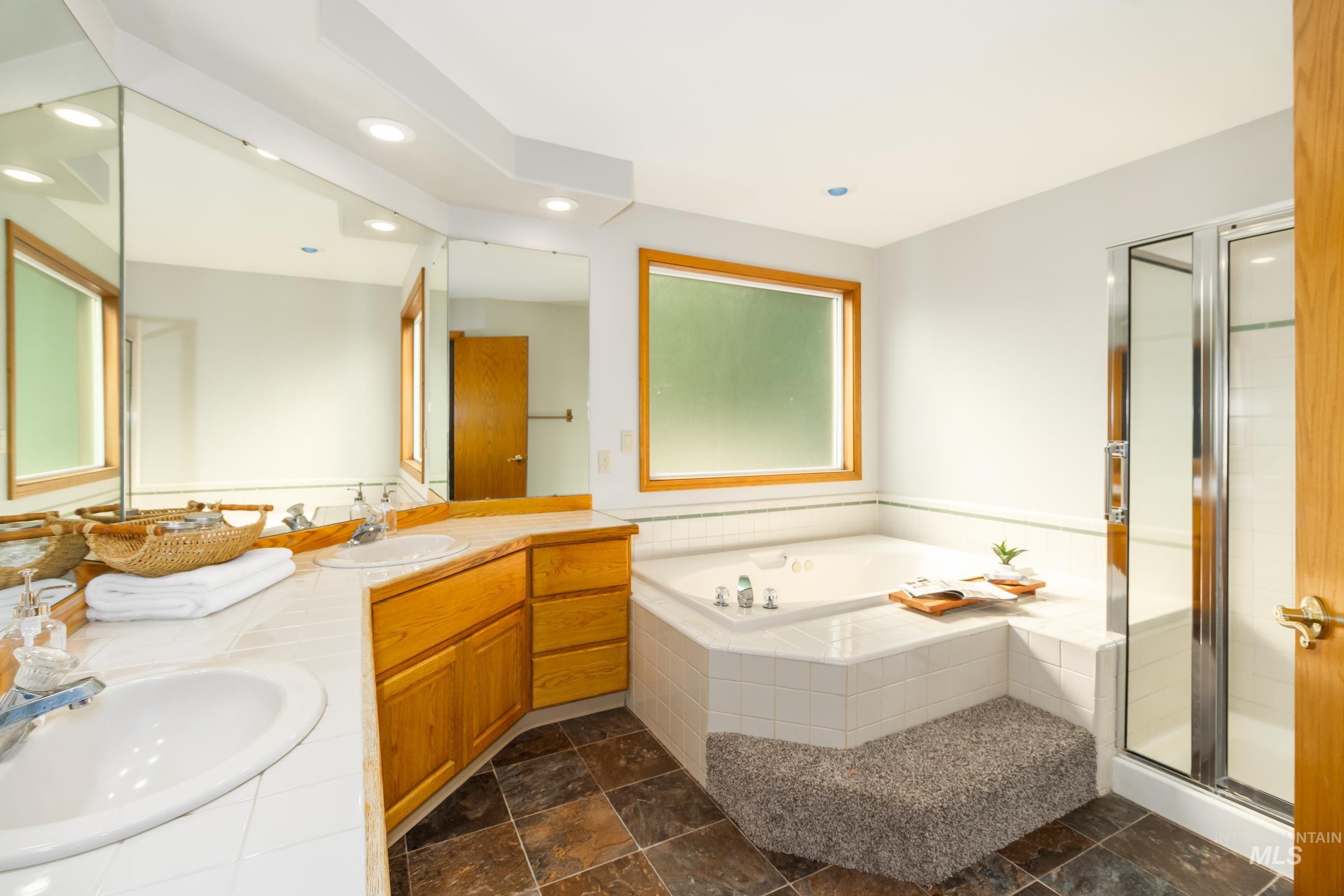 11972 W Stillwater Dr., Boise, Idaho 83713, 3 Bedrooms, 2 Bathrooms, Residential For Sale, Price $499,900, 98980611