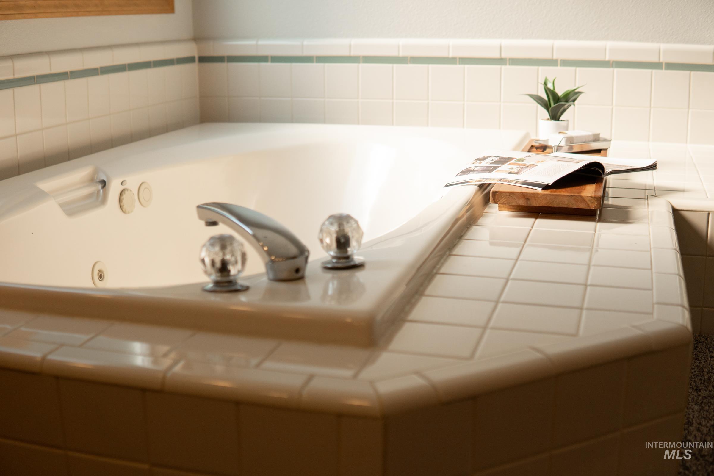 11972 W Stillwater Dr., Boise, Idaho 83713, 3 Bedrooms, 2 Bathrooms, Residential For Sale, Price $499,900, 98980611