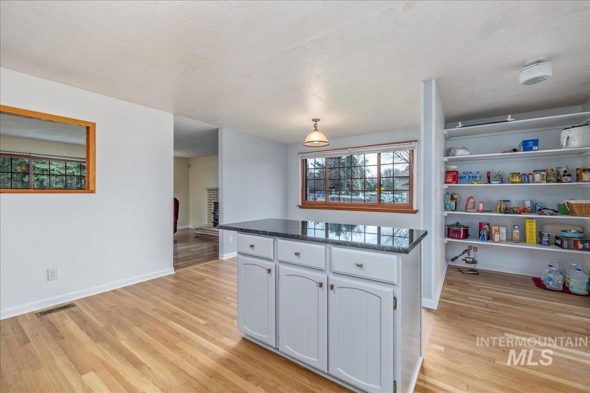 7419 S Greenacres Dr., Boise, Idaho 83609, 3 Bedrooms, 2 Bathrooms, Residential For Sale, Price $674,900, 98980614