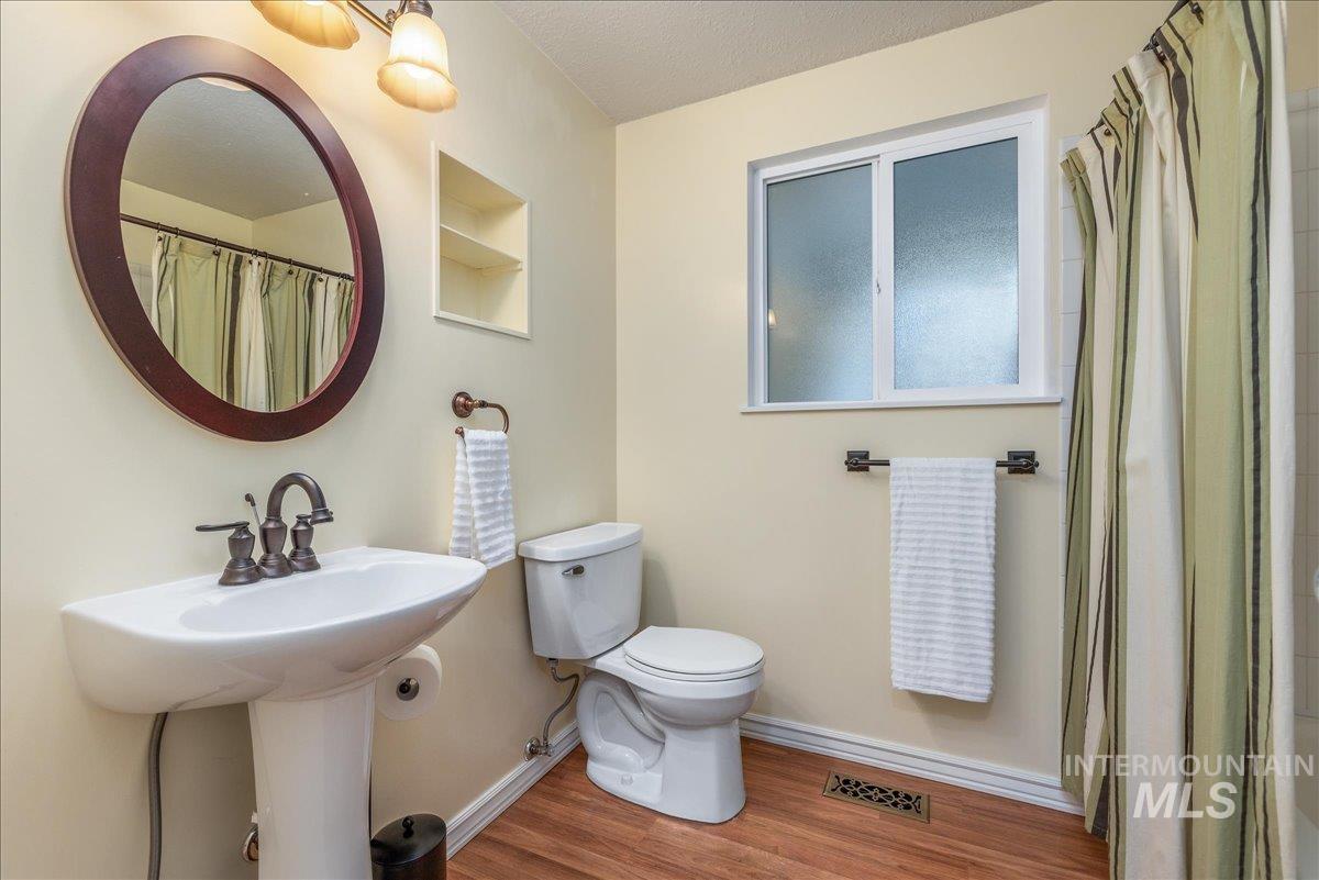 7419 S Greenacres Dr., Boise, Idaho 83609, 3 Bedrooms, 2 Bathrooms, Residential For Sale, Price $674,900, 98980614