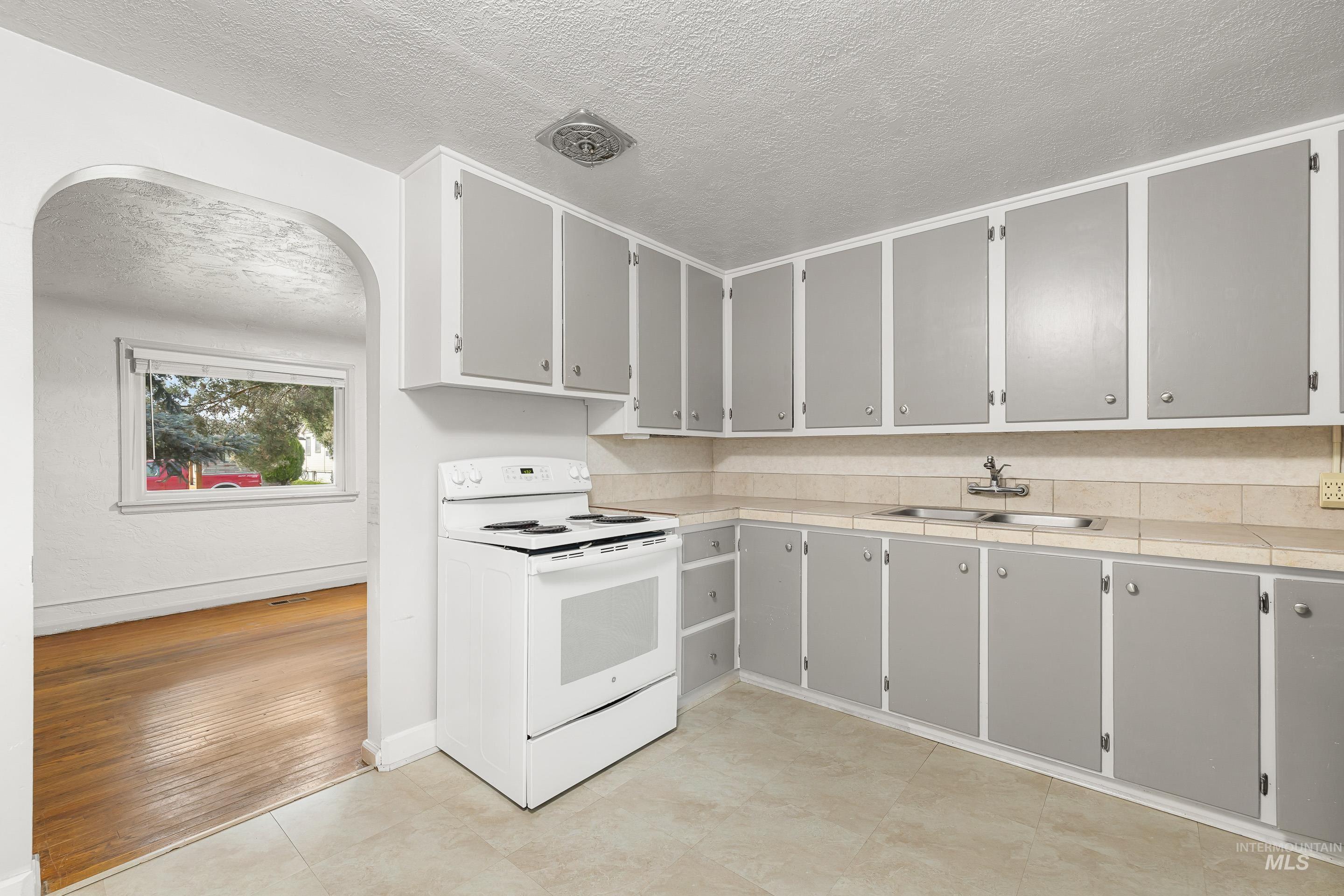 1106 S Longmont Ave, Boise, Idaho 83706, 2 Bedrooms, 1 Bathroom, Residential For Sale, Price $399,900,MLS 98980616