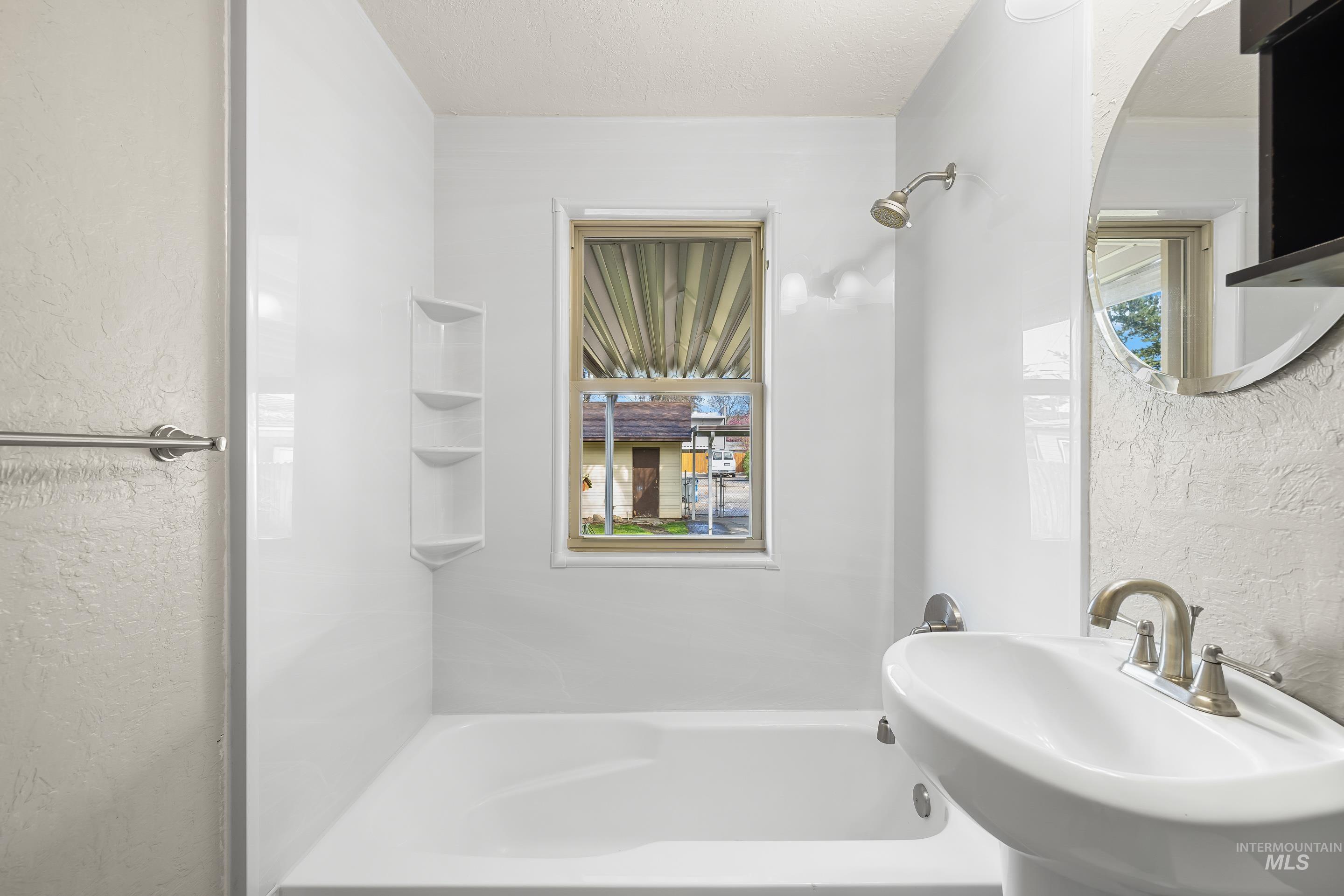 1106 S Longmont Ave, Boise, Idaho 83706, 2 Bedrooms, 1 Bathroom, Residential For Sale, Price $399,900,MLS 98980616