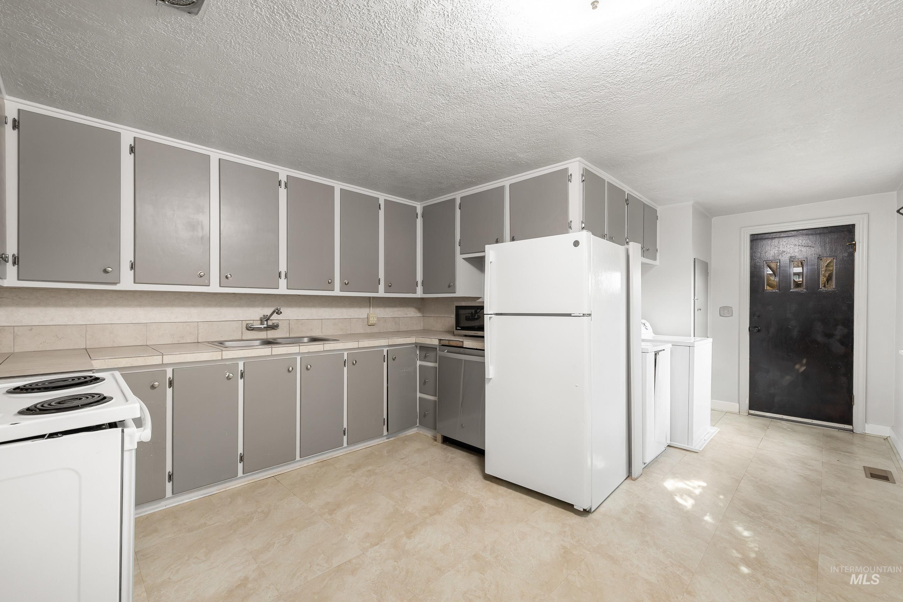 1106 S Longmont Ave, Boise, Idaho 83706, 2 Bedrooms, 1 Bathroom, Residential For Sale, Price $399,900,MLS 98980616