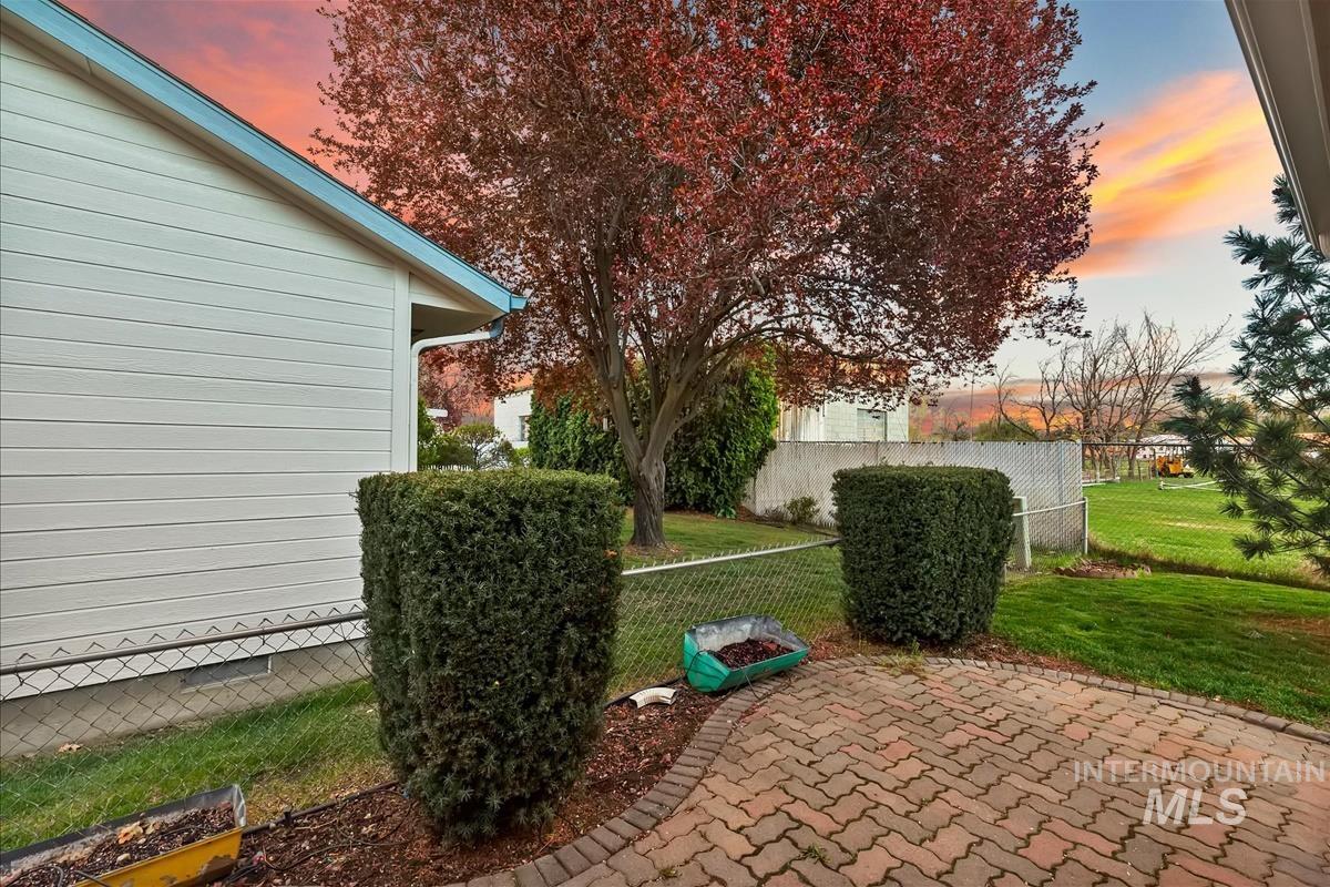 8359 W Willowdale Dr, Garden City, Idaho 83714, 2 Bedrooms, 2.5 Bathrooms, Residential For Sale, Price $499,900, 98980617