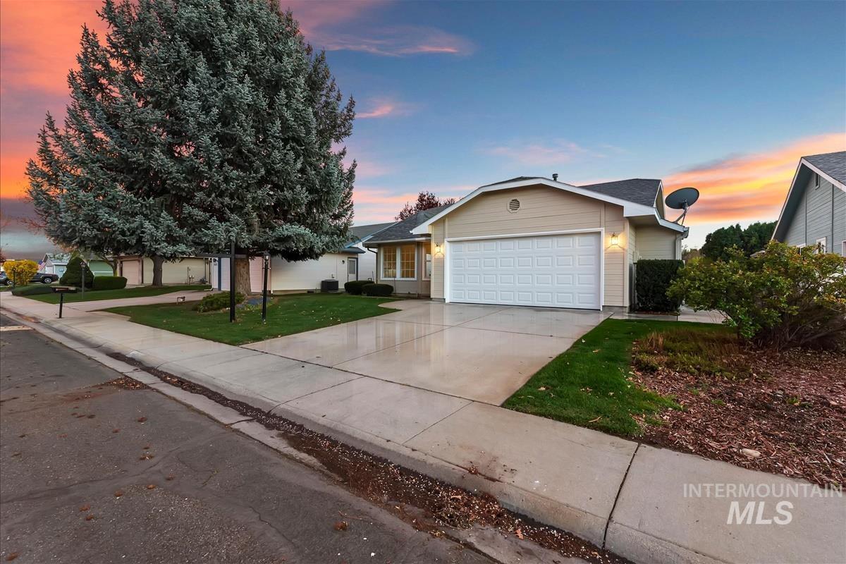 8359 W Willowdale Dr, Garden City, Idaho 83714, 2 Bedrooms, 2.5 Bathrooms, Residential For Sale, Price $499,900, 98980617