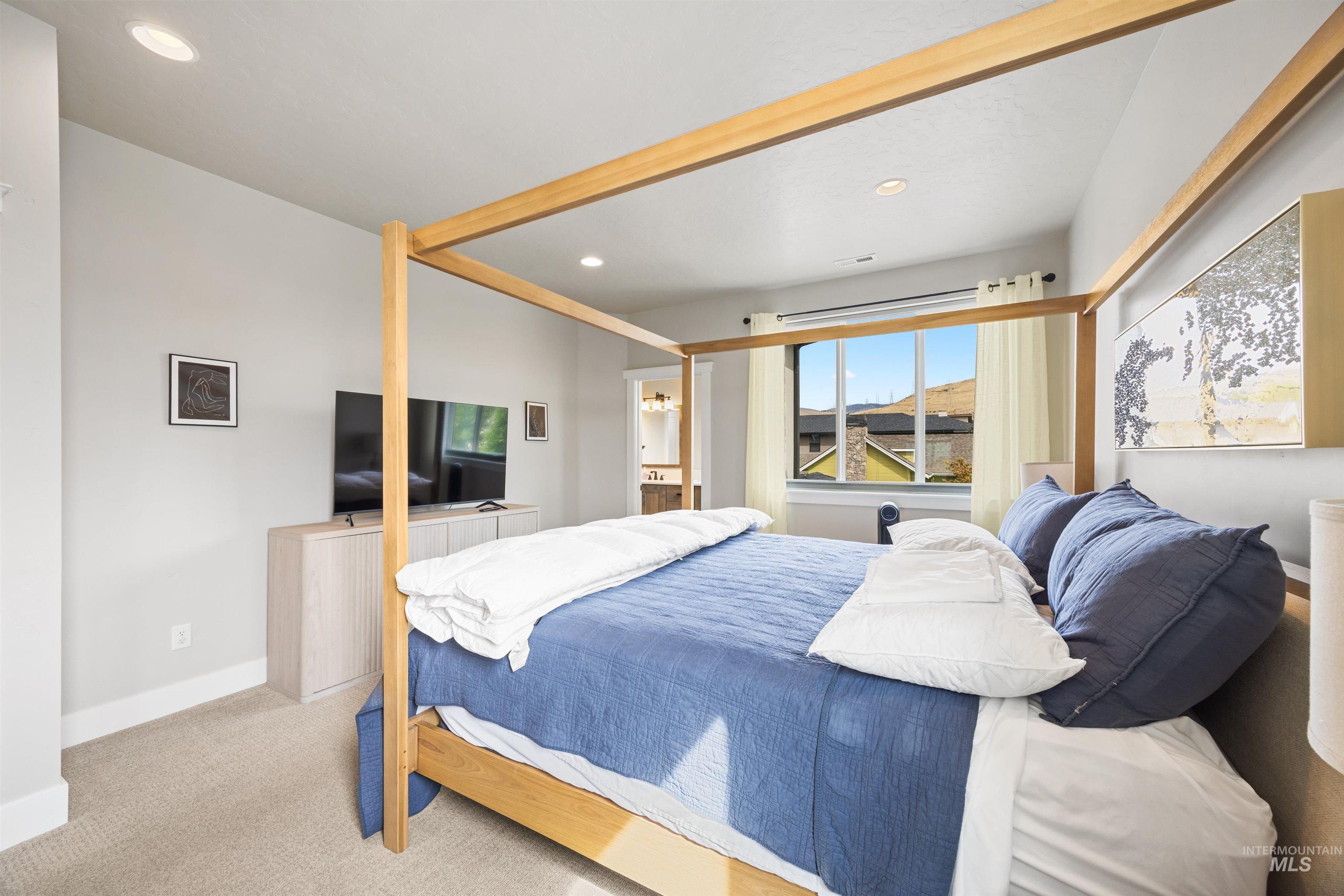 4252 E Parkcenter Blvd, Boise, Idaho 83716, 3 Bedrooms, 2.5 Bathrooms, Residential For Sale, Price $725,000, 98980620