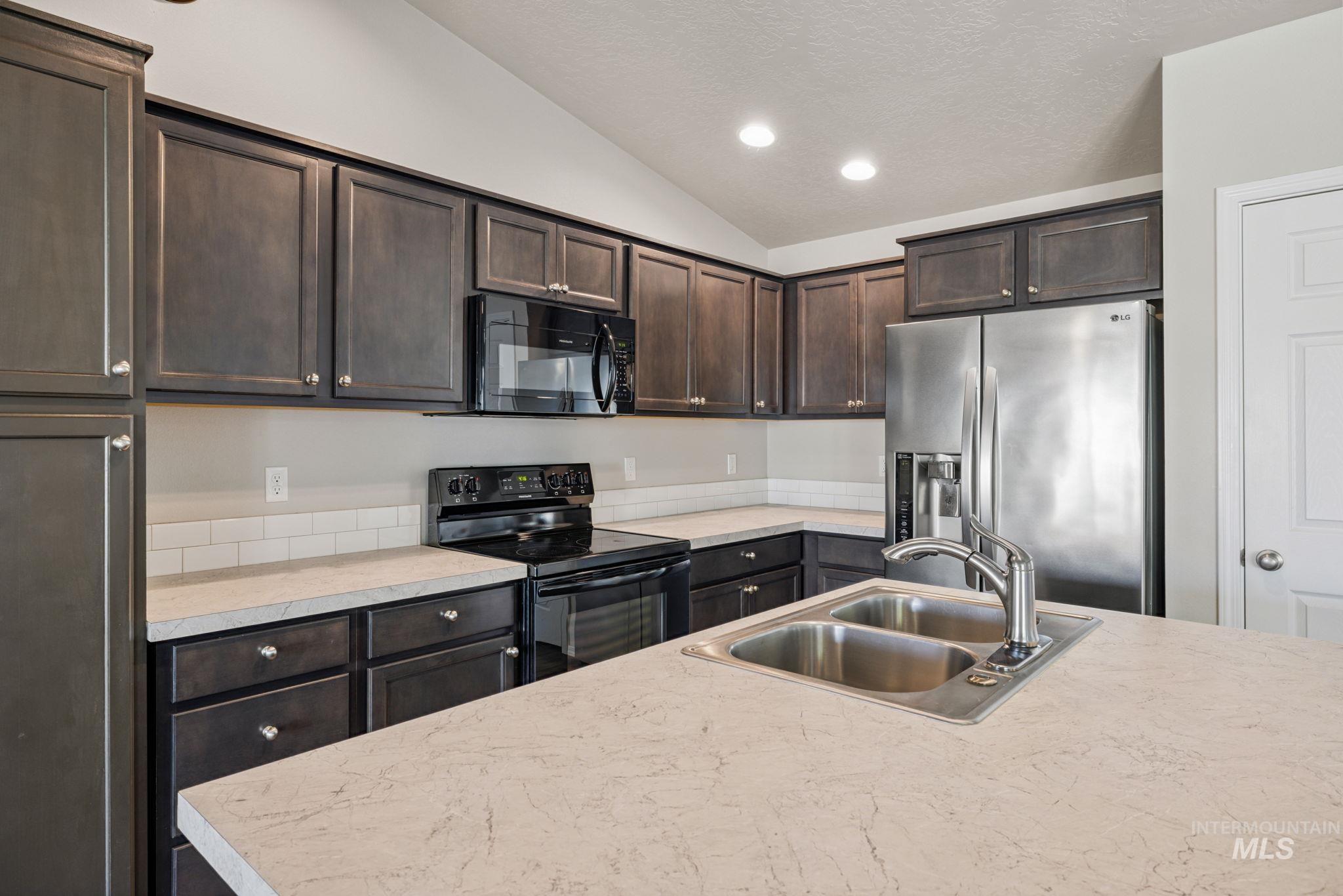 19548 Maywood Pl, Caldwell, Idaho 83605, 3 Bedrooms, 2 Bathrooms, Residential For Sale, Price $390,000, 98980623