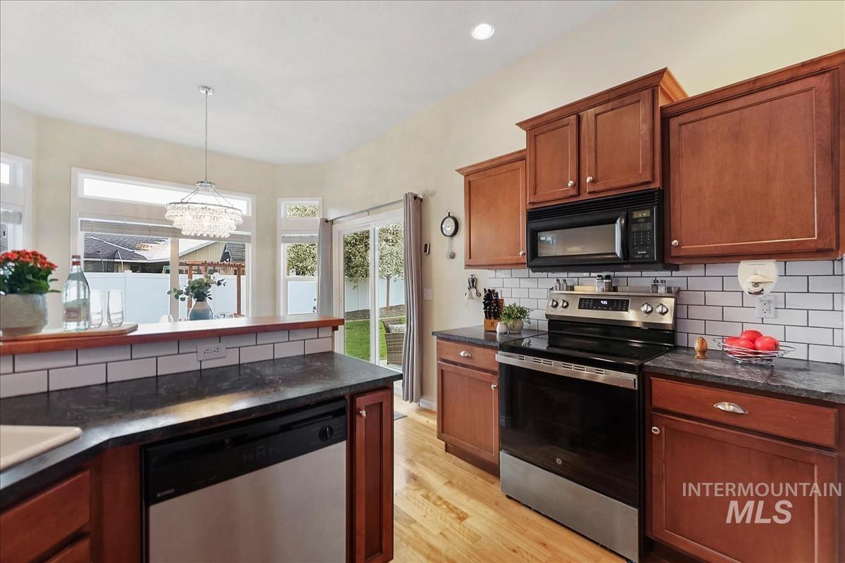 558 N Cardigan Avenue, Star, Idaho 83669, 3 Bedrooms, 2 Bathrooms, Residential For Sale, Price $499,900, 98980629