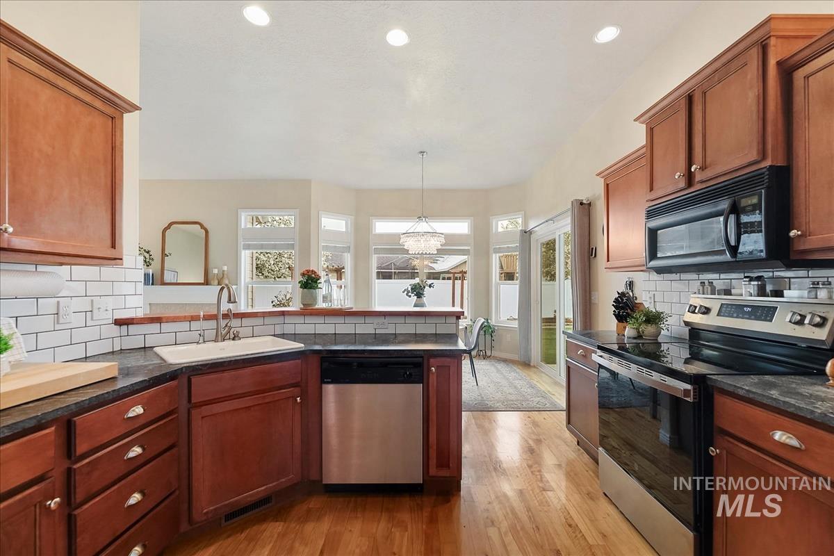 558 N Cardigan Avenue, Star, Idaho 83669, 3 Bedrooms, 2 Bathrooms, Residential For Sale, Price $499,900, 98980629