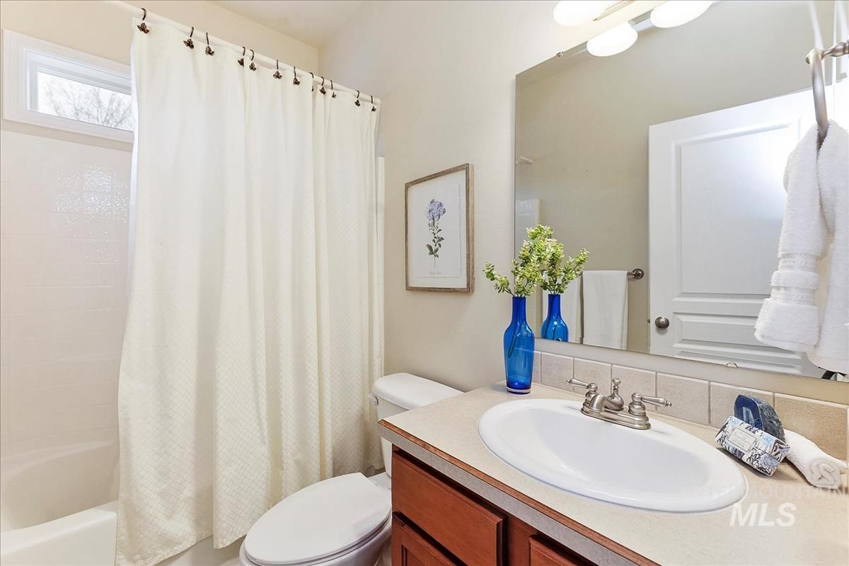 558 N Cardigan Avenue, Star, Idaho 83669, 3 Bedrooms, 2 Bathrooms, Residential For Sale, Price $499,900, 98980629