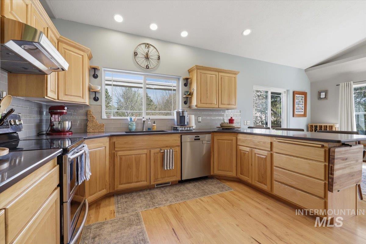 10430 W La Hontan Dr, Boise, Idaho 83709, 4 Bedrooms, 2.5 Bathrooms, Residential For Sale, Price $799,000, 98980630