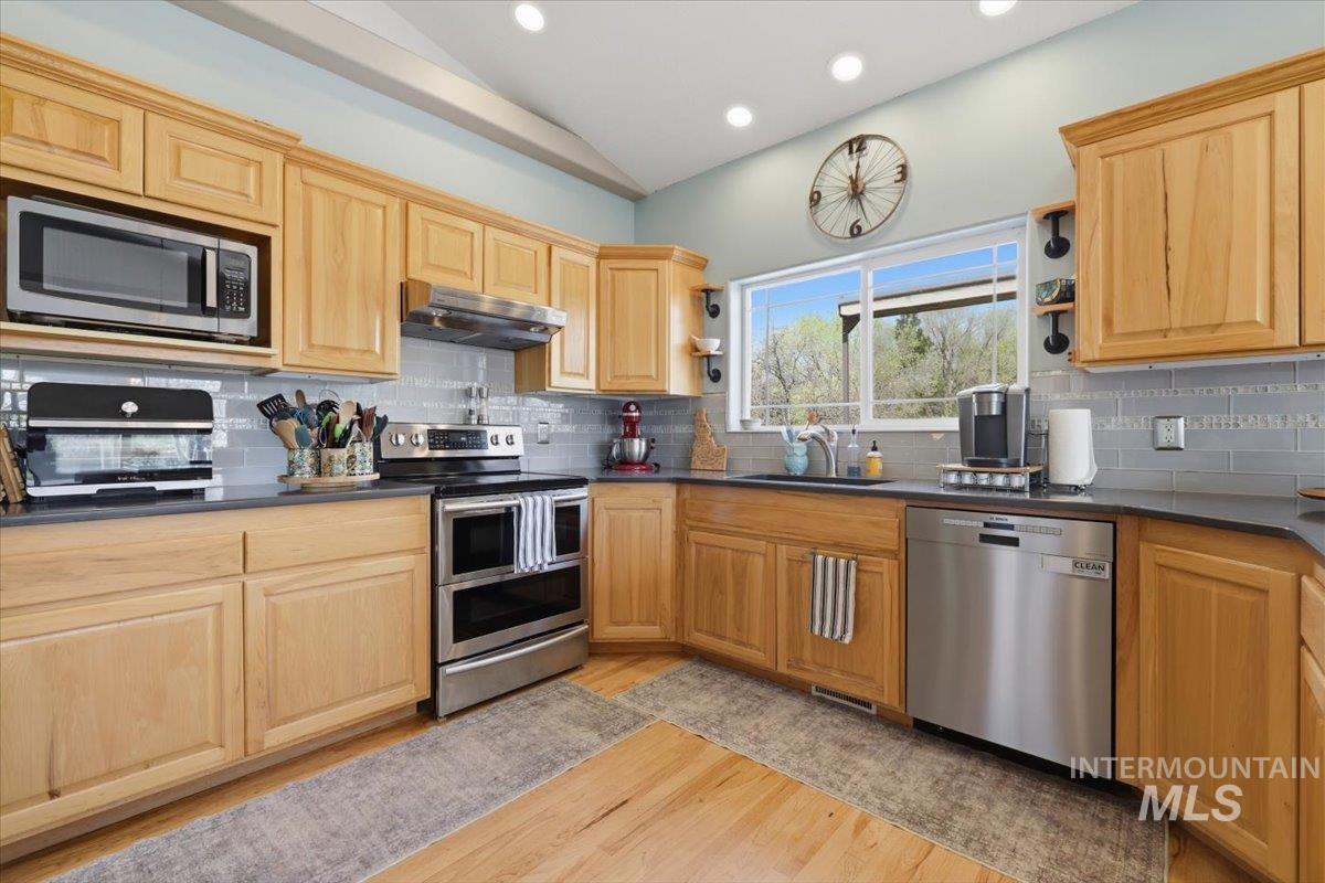 10430 W La Hontan Dr, Boise, Idaho 83709, 4 Bedrooms, 2.5 Bathrooms, Residential For Sale, Price $799,000, 98980630