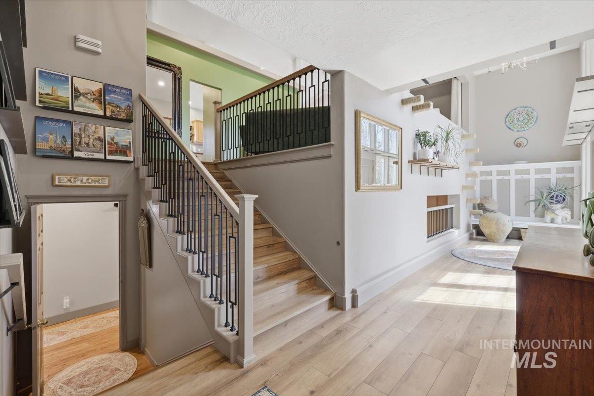 10430 W La Hontan Dr, Boise, Idaho 83709, 4 Bedrooms, 2.5 Bathrooms, Residential For Sale, Price $799,000, 98980630